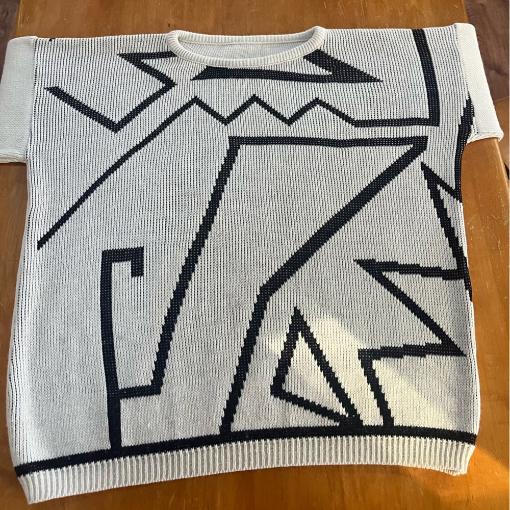 Chic 90s Monochrome Geometric Knit Sweater - Picture 3 of 9
